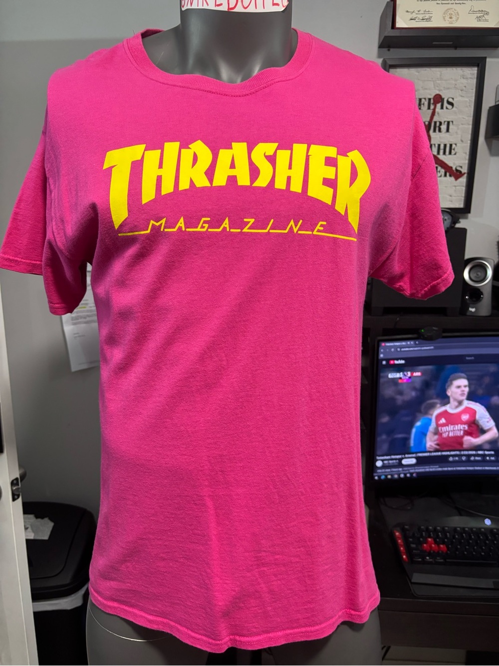 Thrasher Men’s Hot Pink Yellow Magazine Tee Large Vintage Skater Y2K Graphic